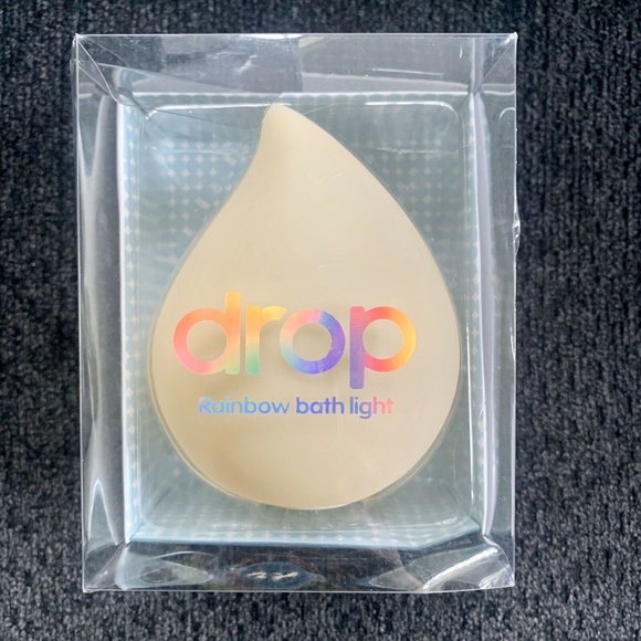 NIB Dreams White Water Drop Shaped Rainbow Gradient Color Changing Bath Light - Picture 3 of 8